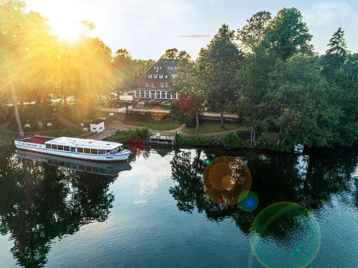 Lake House プレーン エクステリア 写真